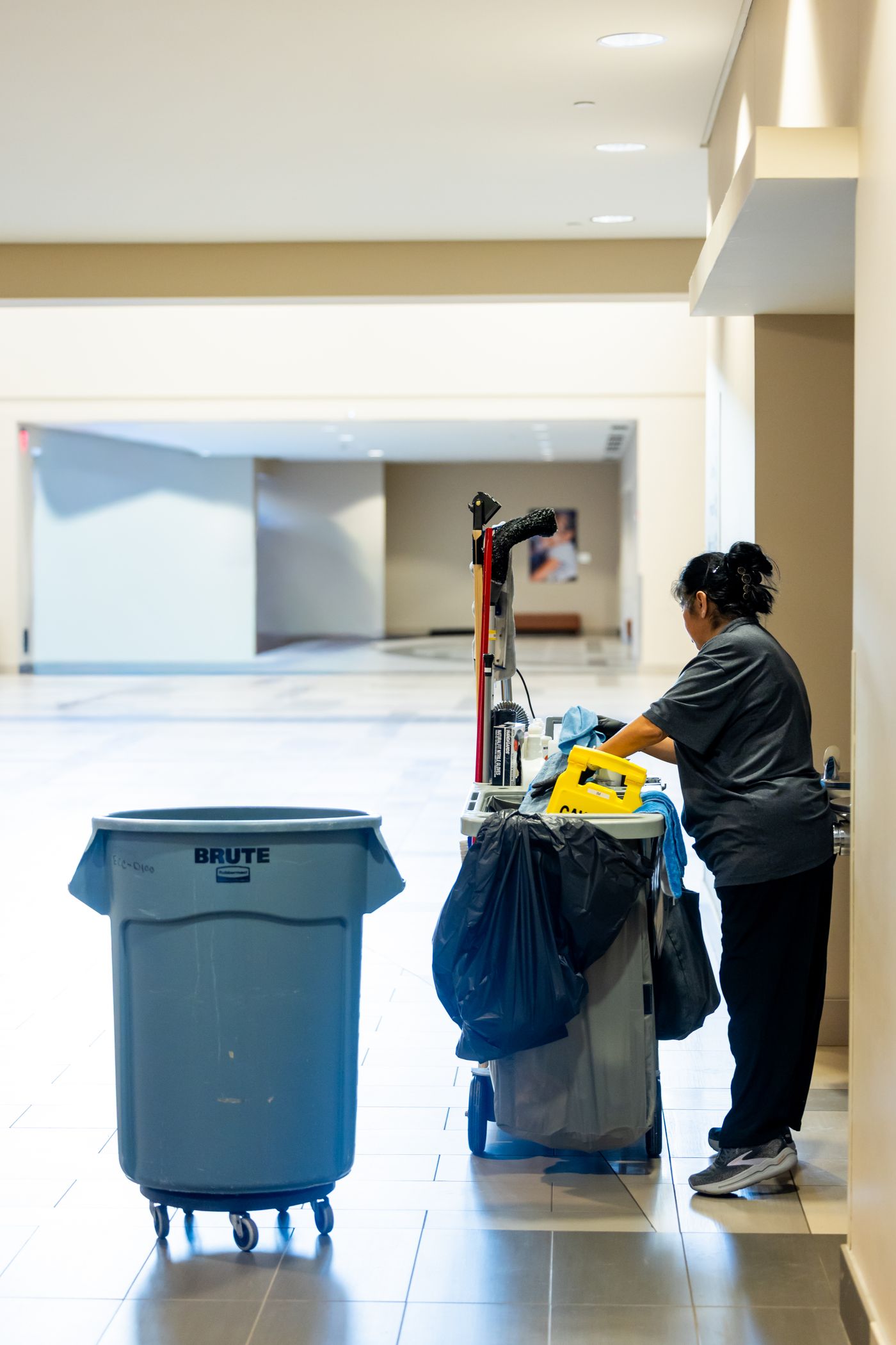 Facility hallway janitorial cleaning Pittsburgh Janitorial staff with cleaning cart maintaining a commercial facility hallway
